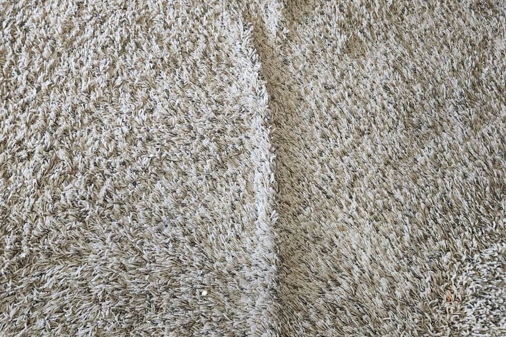 Close-up of light-coloured carpet on one of our carpet stretching jobs